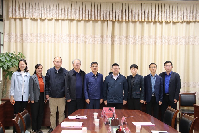 签约合影.jpg 签约合影.jpg